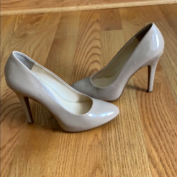 Jessica Simpson Nude Heels - Picture 2 of 8